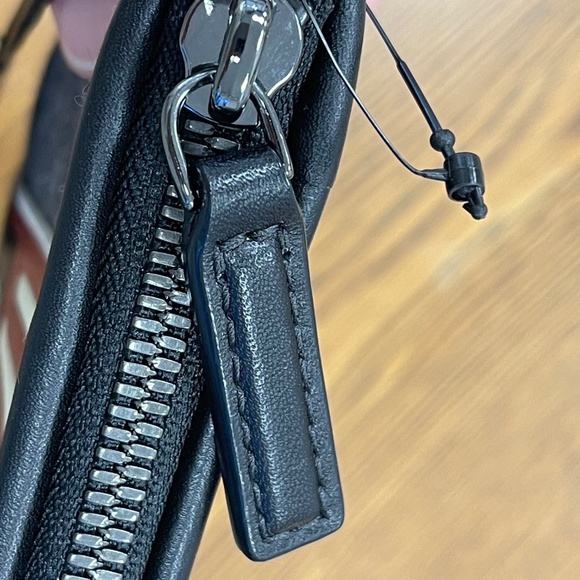 MCM Stadt Roden Zip Clutch w/ Leather Trim and Wrist Strap - NWT - RARE! - Picture 3 of 9